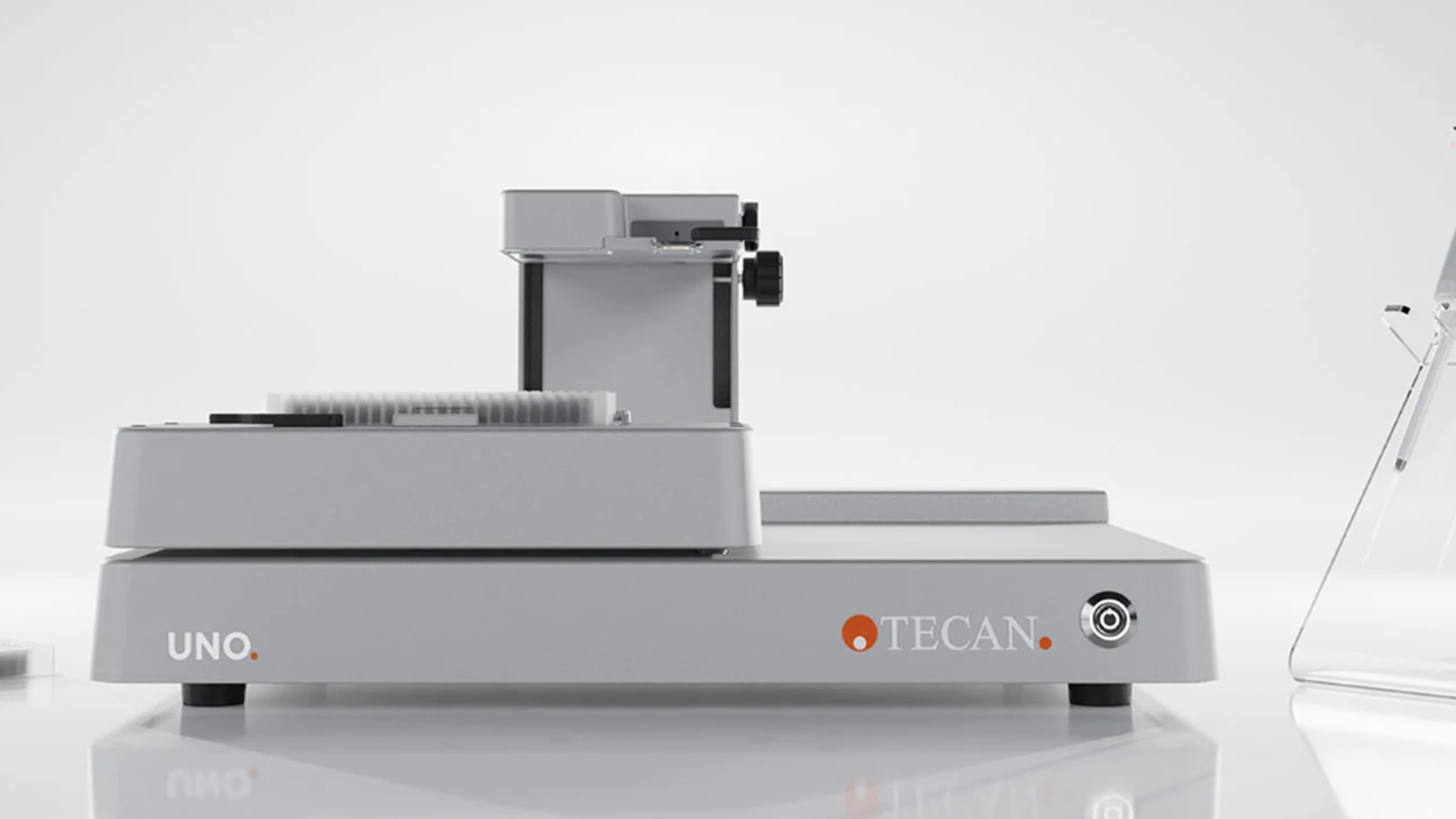 En Tecan UNO single cell dispenser maskin i et laboratorium.